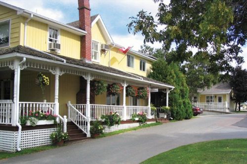 Shining Waters Luxury Suites & Cottages